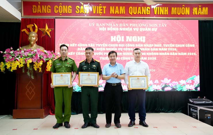 SƠN TÂY TỔNG KẾT CÔNG TÁC TUYỂN QUÂN, GIÁO DỤC QUỐC PHÒNG – AN NINH VÀ PHÒNG KHÔNG NHÂN DÂN NĂM 2025- Ảnh 1.