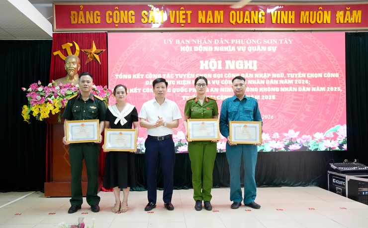 SƠN TÂY TỔNG KẾT CÔNG TÁC TUYỂN QUÂN, GIÁO DỤC QUỐC PHÒNG – AN NINH VÀ PHÒNG KHÔNG NHÂN DÂN NĂM 2025- Ảnh 2.