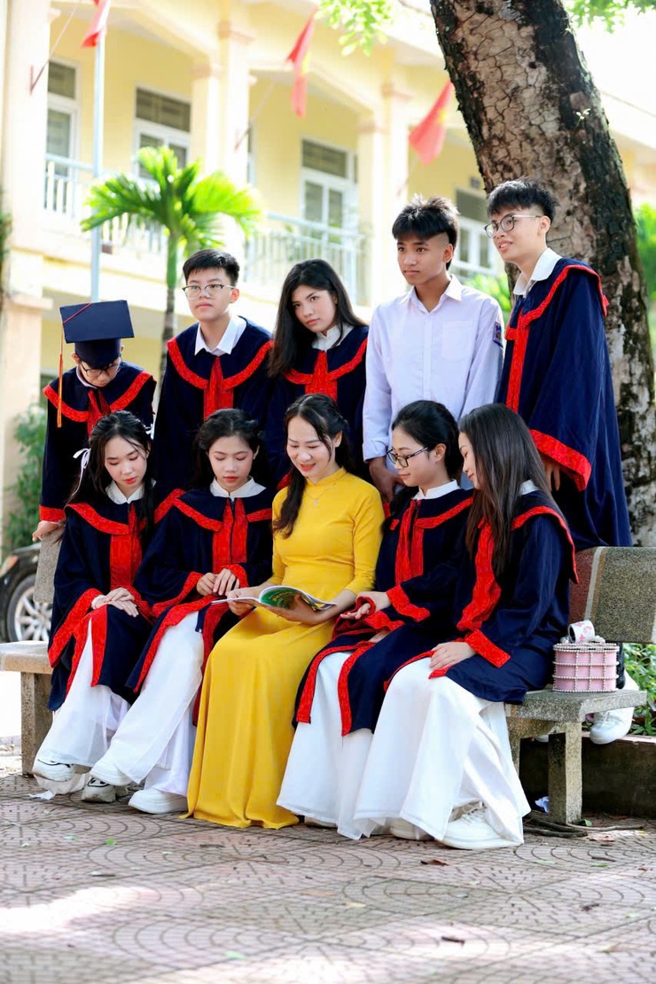 Cô giáo Phùng Thị Lam: người gieo mầm tri thức bằng cả trái tim- Ảnh 3.