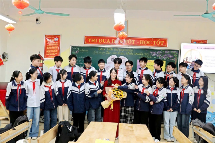 Cô giáo Phùng Thị Lam: người gieo mầm tri thức bằng cả trái tim- Ảnh 2.