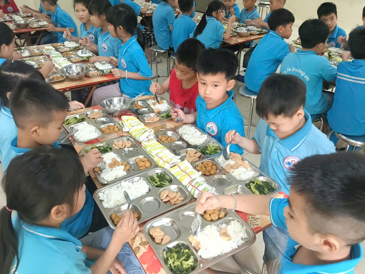 Siết chặt an toàn thực phẩm bếp ăn trường học tại xã Ứng Hòa- Ảnh 2.