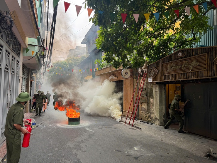 Phường Tương Mai tổ chức thực tập phương án chữa cháy, cứu nạn cứu hộ tại Tổ dân phố số 6- Ảnh 2.