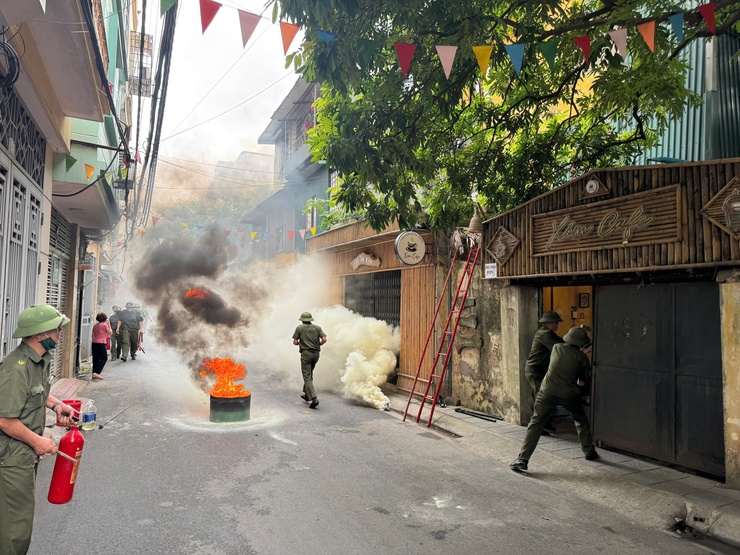 Phường Tương Mai tổ chức thực tập phương án chữa cháy, cứu nạn cứu hộ tại Tổ dân phố số 6- Ảnh 7.