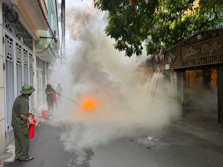 Phường Tương Mai tổ chức thực tập phương án chữa cháy, cứu nạn cứu hộ tại Tổ dân phố số 6- Ảnh 8.