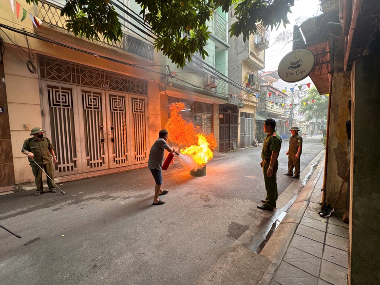 Phường Tương Mai tổ chức thực tập phương án chữa cháy, cứu nạn cứu hộ tại Tổ dân phố số 6- Ảnh 11.