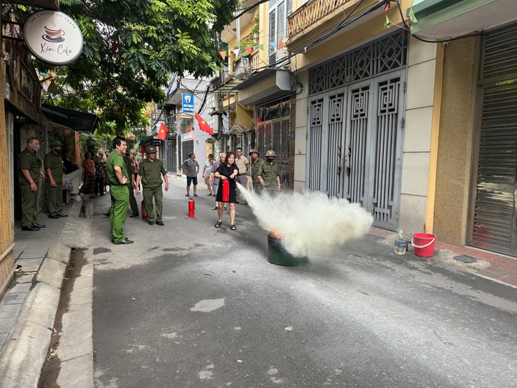 Phường Tương Mai tổ chức thực tập phương án chữa cháy, cứu nạn cứu hộ tại Tổ dân phố số 6- Ảnh 13.