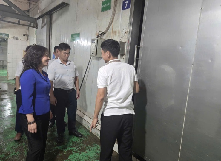 Kiểm tra công tác giết mổ, vệ sinh thú y tại Công ty TNHH Minh Hiền; Công ty cổ phần nông nghiệp BAF Việt Nam; bữa ăn bán trú tại trường tiểu học Thanh Cao- Ảnh 2.