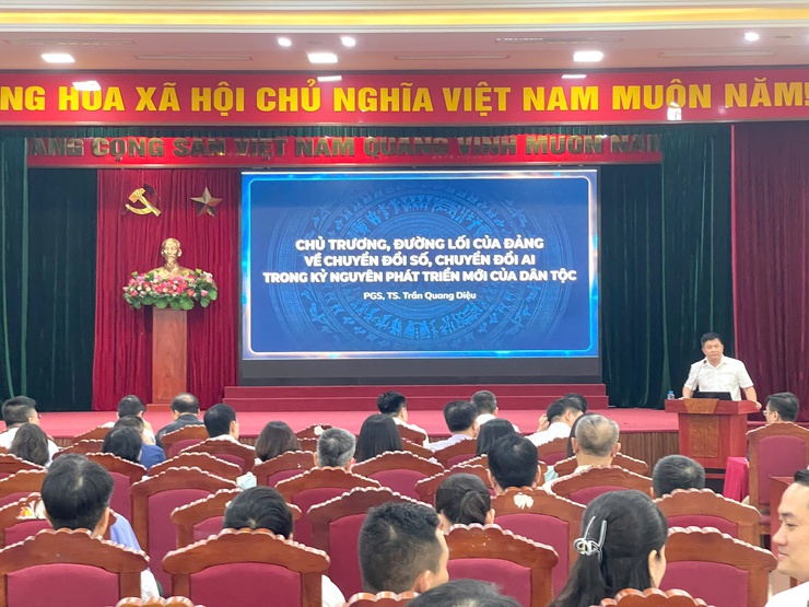 Đảng ủy xã Vĩnh Thanh tổ chức Hội nghị tập huấn, bồi dưỡng công tác tổ chức xây dựng Đảng gắn với chuyển đổi số- Ảnh 6.