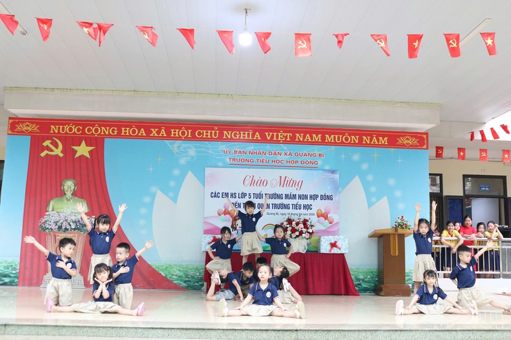 Trường Mầm non Hợp Đồng tổ chức Hành trình trải nghiệm cho trẻ 5-6 tuổi tại trường Tiểu học- Ảnh 5.