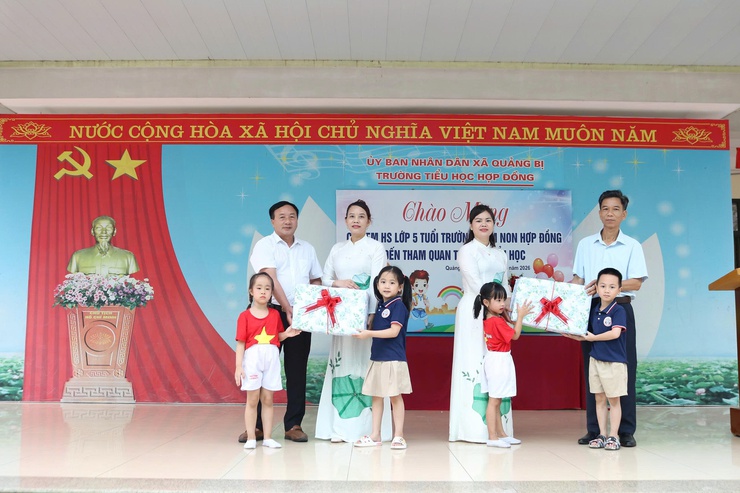 Trường Mầm non Hợp Đồng tổ chức Hành trình trải nghiệm cho trẻ 5-6 tuổi tại trường Tiểu học- Ảnh 6.