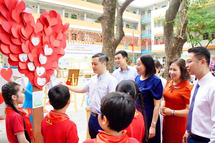 Phường Phú Thượng sôi nổi tổ chức ngày hội sách và văn hóa đọc Việt Nam năm 2026 – lan tỏa tri thức, khơi nguồn đam mê đọc sách- Ảnh 9.
