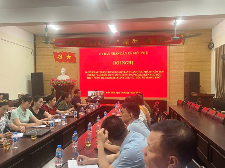 UBND thành phố Hà Nội tổ chức cuộc họp trực tiếp kết hợp trực tuyến, đánh giá kết quả khắc phục các “điểm nghẽn” về an toàn thực phẩm (ATTP) và triển khai “Tháng hành động vì An toàn thực phẩm” năm 2026.- Ảnh 4.