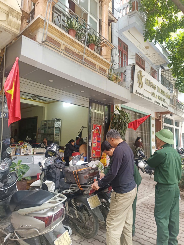 Cựu chiến binh phường Long Biên gương mẫu tham gia giữ gìn an ninh trật tự tại địa bàn dân cư- Ảnh 2.