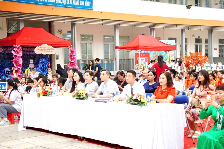 Phường Phú Thượng sôi nổi tổ chức ngày hội sách và văn hóa đọc Việt Nam năm 2026 – lan tỏa tri thức, khơi nguồn đam mê đọc sách- Ảnh 1.