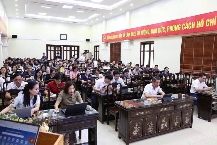 XÃ SÓC SƠN TẬP HUẤN TRIỂN KHAI KHÔNG GIAN LÀM VIỆC SỐ HANOIWORK, THÚC ĐẨY CHUYỂN ĐỔI SỐ Ở CƠ SỞ- Ảnh 1.