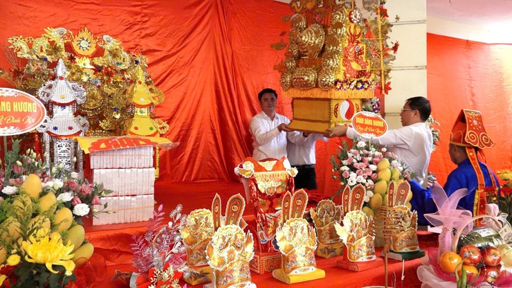 Nghi thức tiếp nhận mã - điểm nhấn văn hóa tâm linh tại Lễ hội Bình Đà- Ảnh 5.