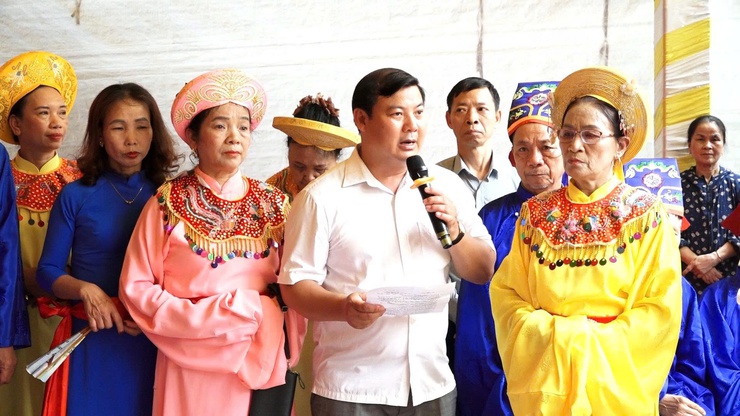 Nghi thức tiếp nhận mã - điểm nhấn văn hóa tâm linh tại Lễ hội Bình Đà- Ảnh 4.