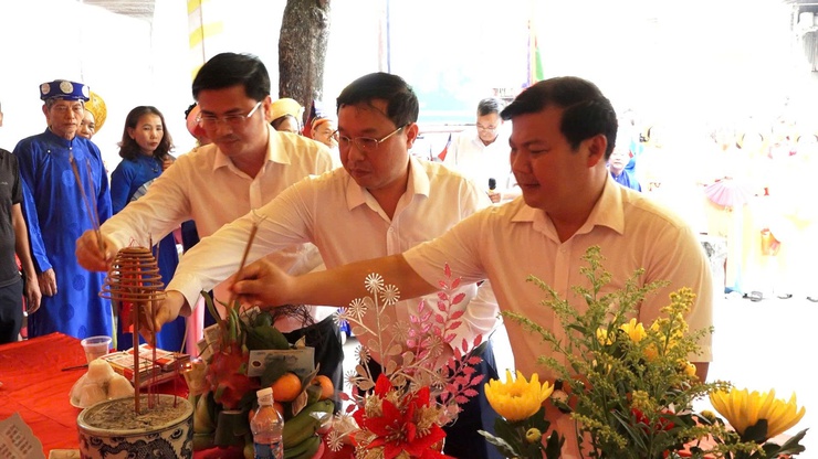 Nghi thức tiếp nhận mã - điểm nhấn văn hóa tâm linh tại Lễ hội Bình Đà- Ảnh 1.