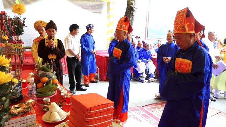 Nghi thức tiếp nhận mã - điểm nhấn văn hóa tâm linh tại Lễ hội Bình Đà- Ảnh 6.