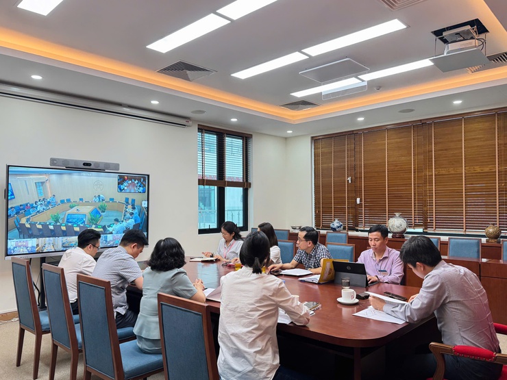 Lãnh đạo UBND phường Ô Chợ Dừa dự họp trực tuyến với UBND Thành phố về công tác cải cách hành chính và kiểm soát thủ tục hành chính- Ảnh 2.