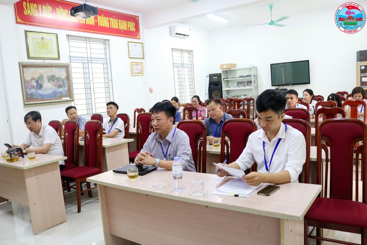 UBND xã Hưng Đạo tổ chức kiểm tra công vụ đột xuất tại Trường Tiểu học Tân Hòa và Trạm Y tế xã- Ảnh 1.