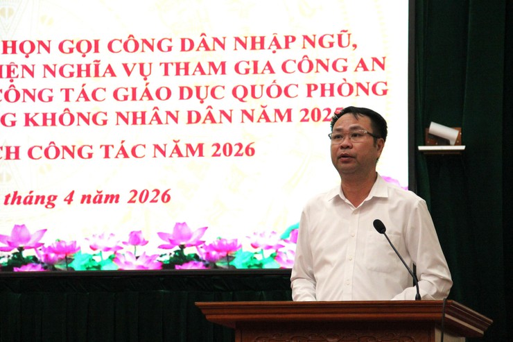 Hòa Lạc - Khen thưởng 12 tập thể và 10 cá nhân có thành tích xuất sắc trong công tác tuyển chọn, gọi công dân nhập ngũ năm 2026./.- Ảnh 5.