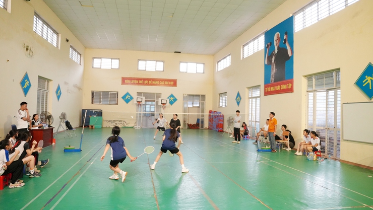 Phường Yên Nghĩa tổ chức thành công giải cầu lông học sinh năm học 2025 -2026
- Ảnh 1.