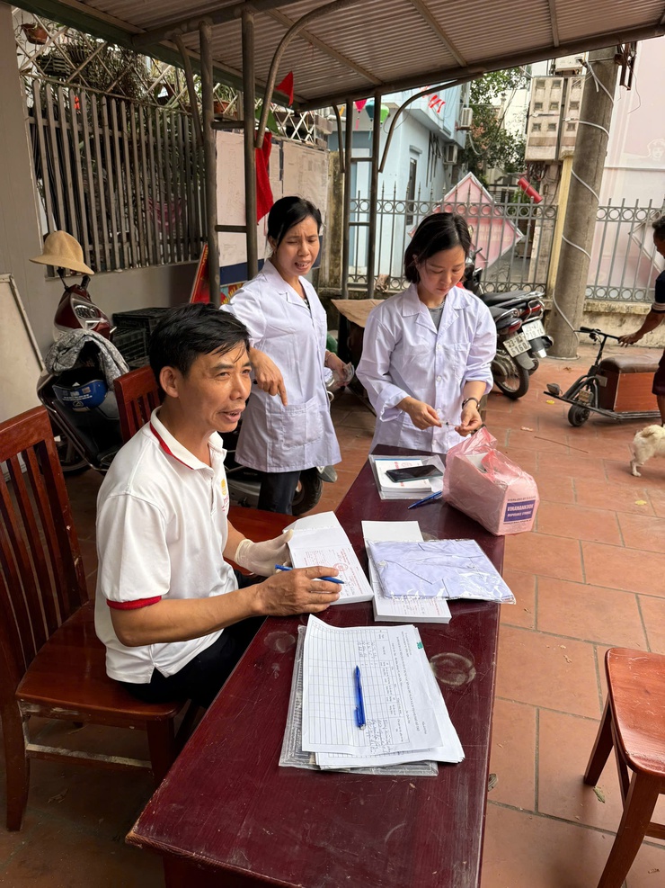 QUỐC OAI ĐẨY MẠNH TIÊM PHÒNG VẮC XIN DẠI CHO ĐÀN CHÓ, MÈO NĂM 2026- Ảnh 4.