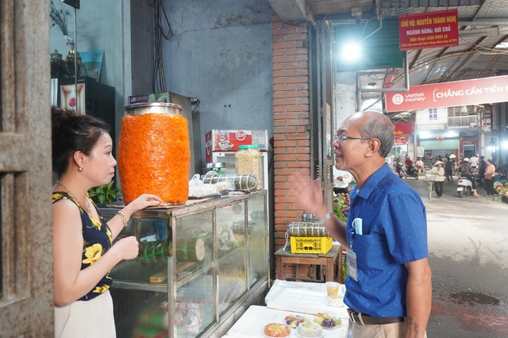 Xuân Mai tiếp tục kiểm tra, hướng dẫn đảm bảo an toàn thực phẩm tại chợ Xuân Mai- Ảnh 4.