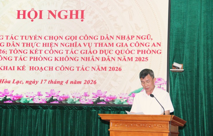 Hòa Lạc - Khen thưởng 12 tập thể và 10 cá nhân có thành tích xuất sắc trong công tác tuyển chọn, gọi công dân nhập ngũ năm 2026./.- Ảnh 4.