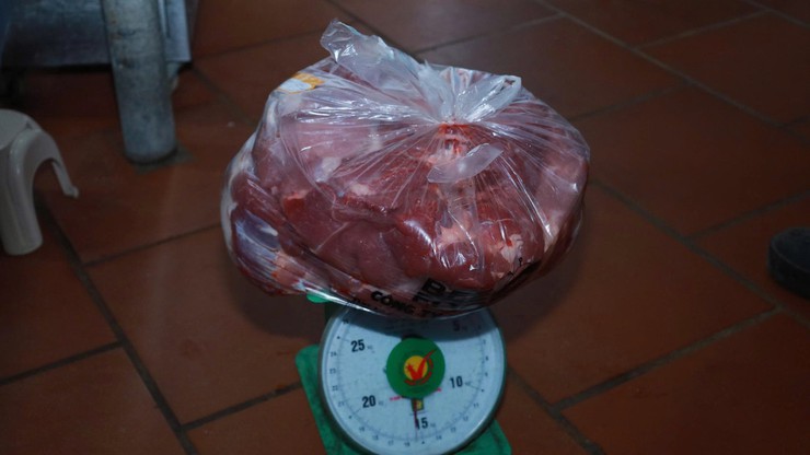 Suối Hai kiểm tra đột xuất công tác cung cấp thực phẩm tại hai trường học- Ảnh 3.