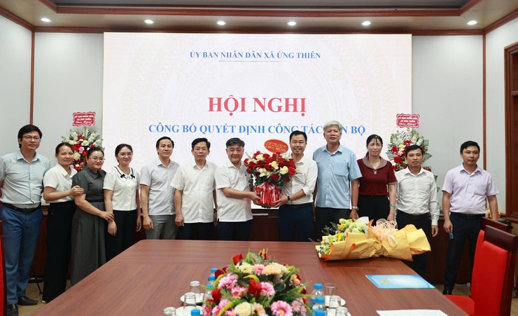 UBND xã Ứng Thiên công bố quyết định bổ nhiệm cán bộ lãnh đạo, quản lý- Ảnh 6.