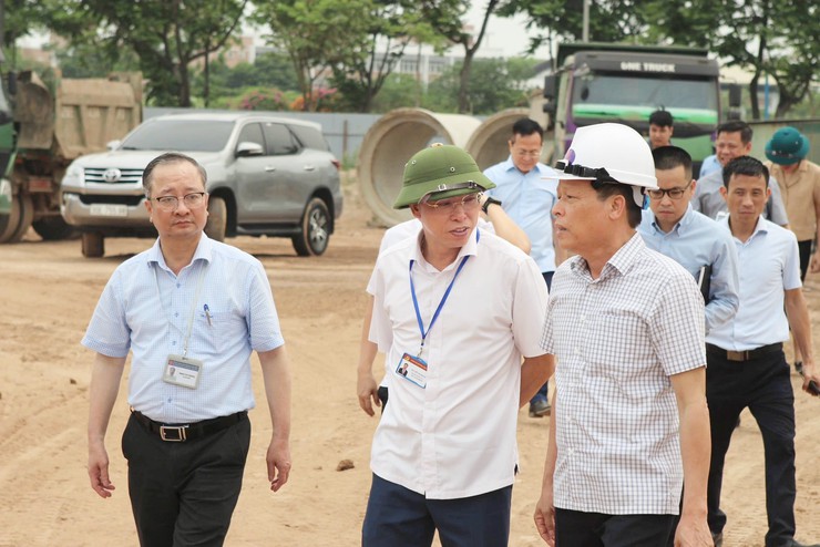 Bám sát hiện trường, đốc thúc tiến độ thi công tại các công trình trọng điểm- Ảnh 5.