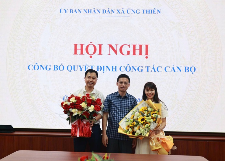 UBND xã Ứng Thiên công bố quyết định bổ nhiệm cán bộ lãnh đạo, quản lý- Ảnh 5.