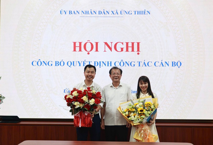 UBND xã Ứng Thiên công bố quyết định bổ nhiệm cán bộ lãnh đạo, quản lý- Ảnh 4.