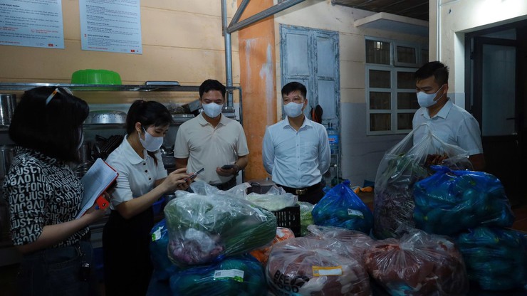 Suối Hai kiểm tra đột xuất công tác cung cấp thực phẩm tại hai trường học- Ảnh 4.