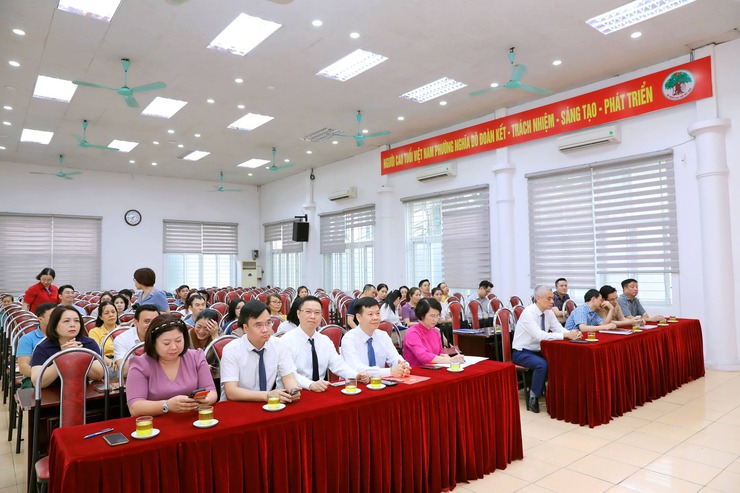 Phường Nghĩa Đô trao quyết định bổ nhiệm cán bộ lãnh đạo- Ảnh 1.