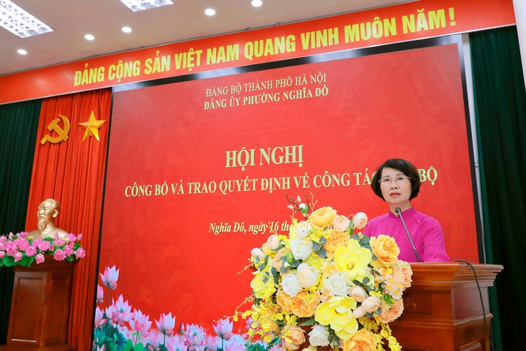 Phường Nghĩa Đô trao quyết định bổ nhiệm cán bộ lãnh đạo- Ảnh 2.
