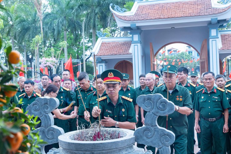 HỘI CỰU CHIẾN BINH XÃ ỨNG THIÊN TỔ CHỨC CÁC HOẠT ĐỘNG THIẾT THỰC CHÀO MỪNG NGÀY GIẢI PHÓNG MIỀN NAM, THỐNG NHẤT ĐẤT NƯỚC- Ảnh 2.