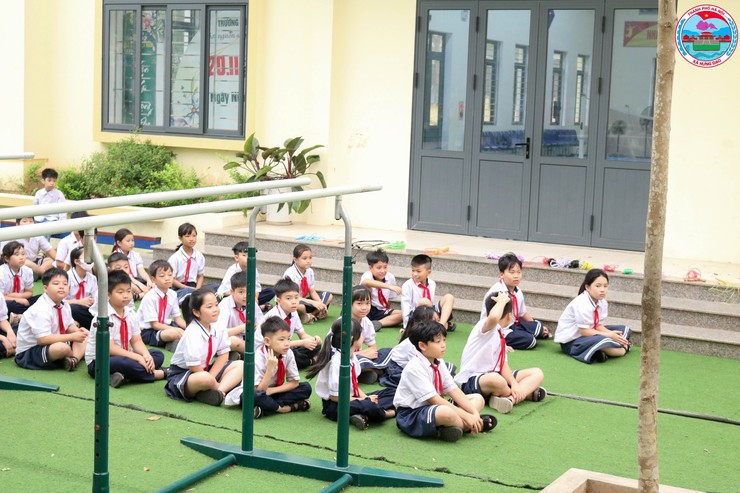 UBND xã Hưng Đạo tổ chức kiểm tra công vụ đột xuất tại Trường Tiểu học Tân Hòa và Trạm Y tế xã- Ảnh 3.