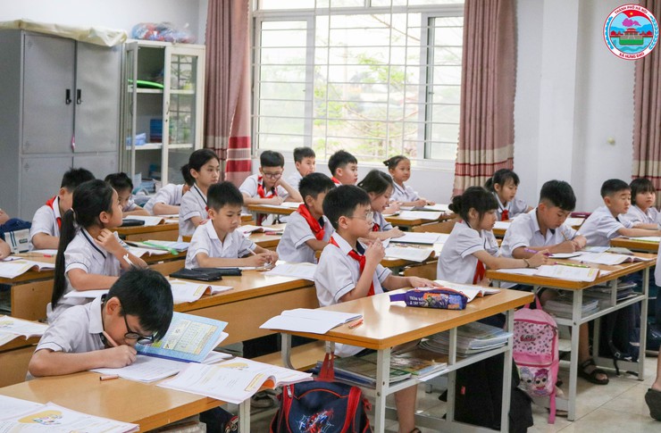 UBND xã Hưng Đạo tổ chức kiểm tra công vụ đột xuất tại Trường Tiểu học Tân Hòa và Trạm Y tế xã- Ảnh 4.