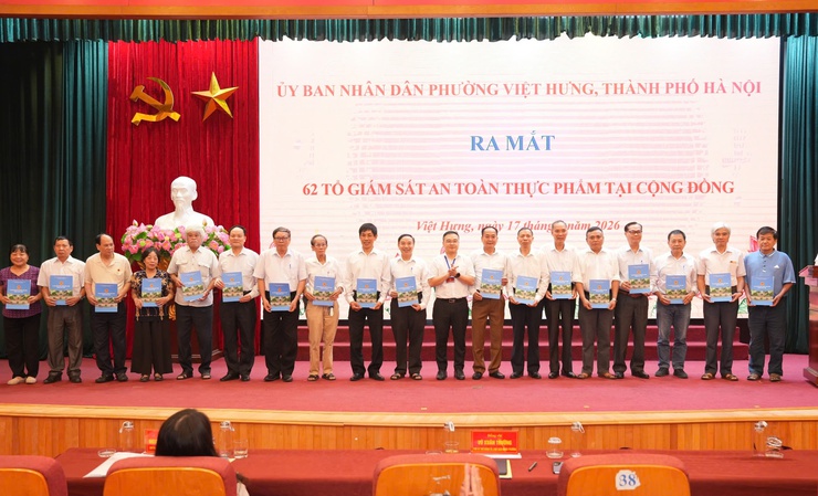 PHƯỜNG VIỆT HƯNG TỔNG LỰC RA QUÂN THÁNG HÀNH ĐỘNG VÌ AN TOÀN THỰC PHẨM 2026: QUẢN LÝ BẰNG MÔ HÌNH, KIỂM SOÁT BẰNG DỮ LIỆU- Ảnh 8.
