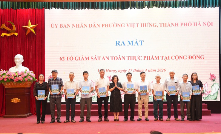 PHƯỜNG VIỆT HƯNG TỔNG LỰC RA QUÂN THÁNG HÀNH ĐỘNG VÌ AN TOÀN THỰC PHẨM 2026: QUẢN LÝ BẰNG MÔ HÌNH, KIỂM SOÁT BẰNG DỮ LIỆU- Ảnh 9.