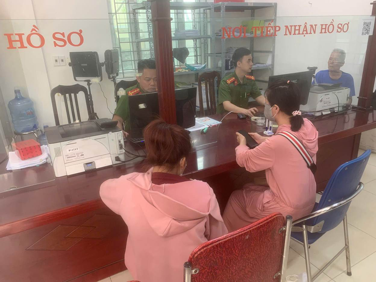 Xã Đại Xuyên tăng cường cấp căn cước, hướng dẫn người dân sử dụng VneID- Ảnh 3.