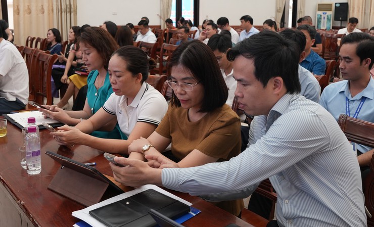 Bát Tràng tập huấn sử dụng không gian làm việc số HanoiWork, thúc đẩy chuyển đổi số tại cơ sở- Ảnh 3.