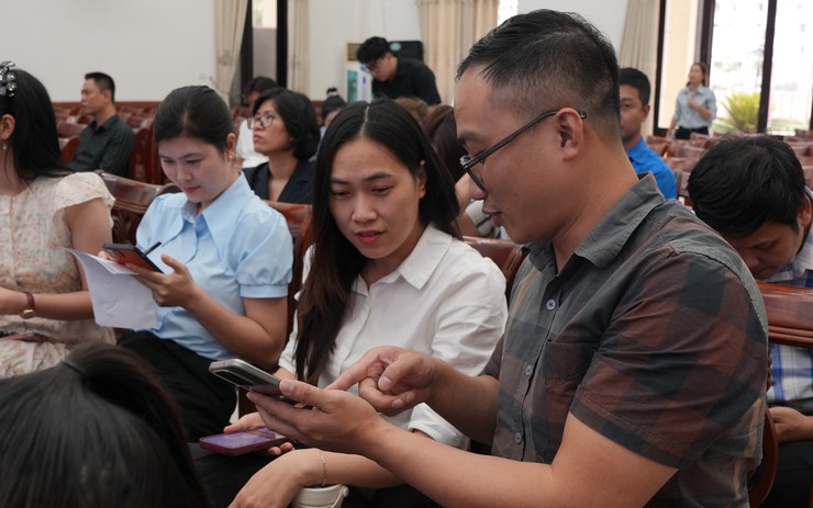 Bát Tràng tập huấn sử dụng không gian làm việc số HanoiWork, thúc đẩy chuyển đổi số tại cơ sở- Ảnh 4.