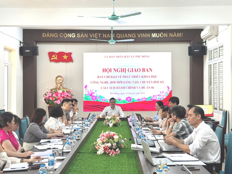 UBND xã Phù Đổng tổ chức Hội nghị giao ban Ban Chỉ đạo về phát triển khoa học, đổi mới sáng tạo, chuyển đổi số, cải cách hành chính và Đề án 06- Ảnh 1.