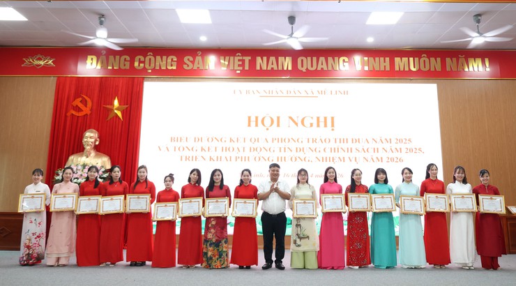 MÊ LINH TỔ CHỨC HỘI NGHỊ BIỂU DƯƠNG KẾT QUẢ PHONG TRÀO THI ĐUA NĂM 2025, TỔNG KẾT HOẠT ĐỘNG TÍN DỤNG CHÍNH SÁCH NĂM 2025, TRIỂN KHAI, PHƯƠNG HƯỚNG NHIỆM VỤ NĂM 2026- Ảnh 8.