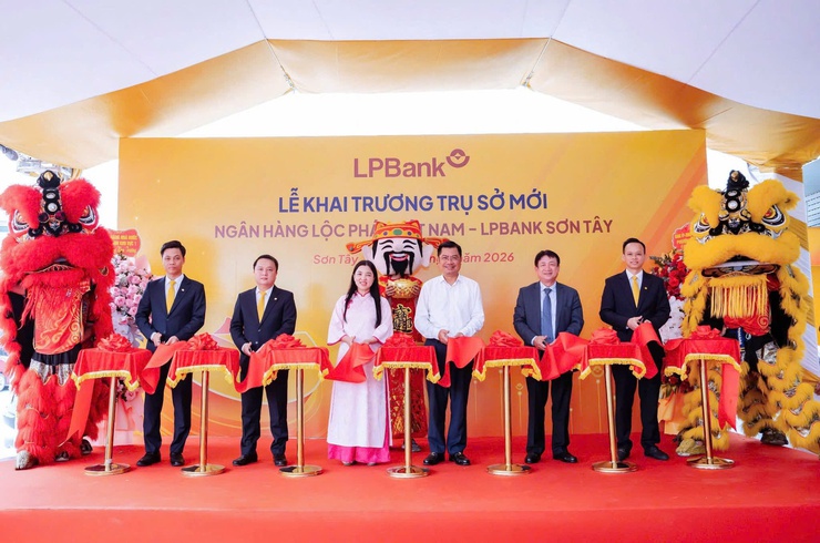 LÃNH ĐẠO PHƯỜNG SƠN TÂY DỰ LỄ KHAI TRƯƠNG TRỤ SỞ MỚI LPBANK SƠN TÂY – KHẲNG ĐỊNH VAI TRÒ ĐỒNG HÀNH CÙNG DOANH NGHIỆP- Ảnh 1.