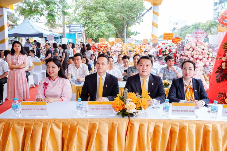 LÃNH ĐẠO PHƯỜNG SƠN TÂY DỰ LỄ KHAI TRƯƠNG TRỤ SỞ MỚI LPBANK SƠN TÂY – KHẲNG ĐỊNH VAI TRÒ ĐỒNG HÀNH CÙNG DOANH NGHIỆP- Ảnh 2.